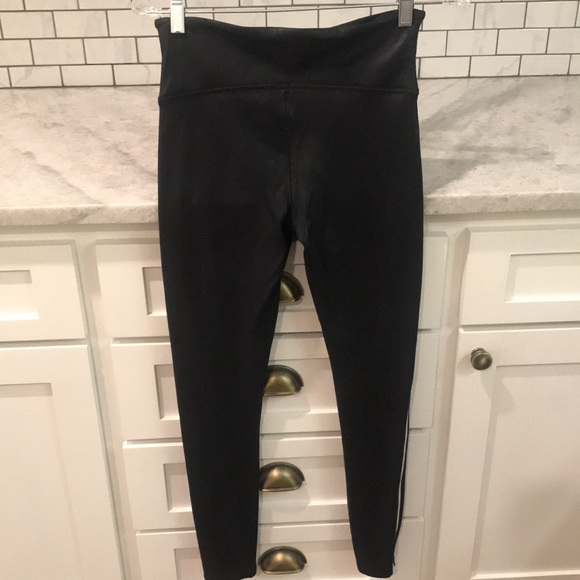 Spanx Faux Leather Leggings Womens Medium Black White Stripe Shape Slimming Pant - Picture 4 of 9
